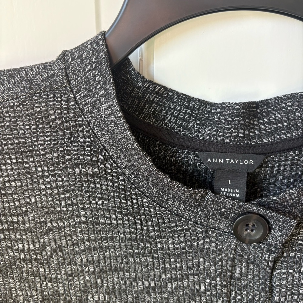 ANN TAYLOR Silky Charcoal Heather Gray Button-Down Cardigan Top Size L - Picture 3 of 4